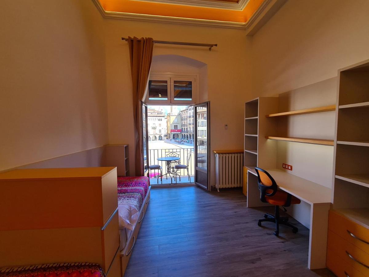 Apartaments Vicus 3 Con Vistas A La Plaza Mayor De Vic Εξωτερικό φωτογραφία